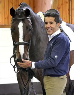 Dr. Cesar Parra with his new Grand Prix hope Grandioso :: Photo © Sue Stickle