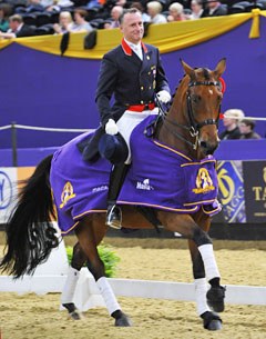 Richard Davison on Hiscox Artemis :: Photo © Sebastian Oakley