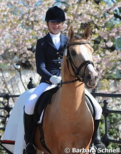 Jessica Krieg and Danilo at one of the many cherry blossom trees at Schafhof :: Photo © Barbara Schnell