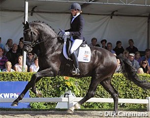 Emmelie Scholtens with Bretton Woods (by Johnson x De Niro) :: Photo © Dirk Caremans