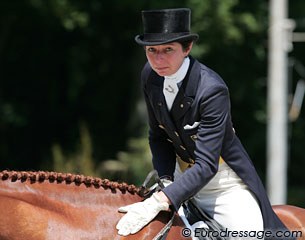 Monica Theodorescu should be able to score higher with Whisper. The piaffe lacked some pezzazz but the extended walk and pirouettes were phenomenal.