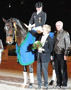 El Santo NRW Wins the 2010 Otto Lorke Prize: Isabell Werth, Madeleine Winter-Schulze and Wolfram Wittig celebrate :: Photo © Barbara Schnell