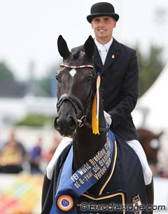 Andreas Helgstrand on UNO Donna Unique win the 2010 World Young Horse Championships :: Photo © Astrid Appels