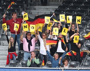 Fans cheer for Helen Langehanenberg