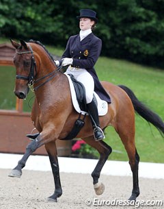 Tahnee Waelkens and Sandiegobese at the 2011 European YR Championships :: Photo © Astrid Appels