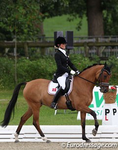 Emilie Holm Toft on HB Dreamgirl :: Photo © Astrid Appels