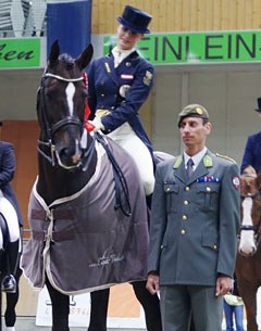 Victoria Max-Theurer and Moliere in the prize giving ceremony at 2011 CDI Stadl Paura :: Photo © Georg Krammer