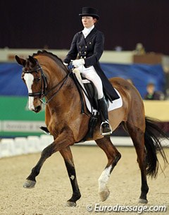 Nikki Crisp on Pasoa at the 2011 CDI Zwolle :: Photo © Astrid Appels