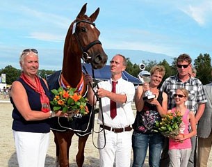 Eskara de Jeu proclaimed 2012 KWPN Mare Champion. Owners Emmy de Jeu, Harald Meijer, and Margreet de Boer celebrate