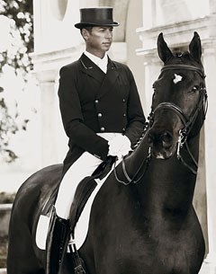 Carl Hester signs with Kingsland