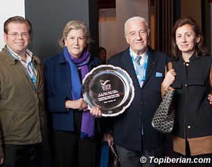 Spanish PRE breeder Miguel Angel de Cardenas was honoured with the “Madrid Horse Week Award” for his outstanding support to the Spanish dressage sport and the achievements of his stallion Fuego.