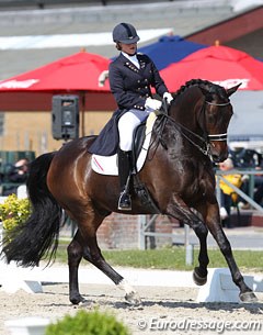 Dana van Lierop on DJ Tiesto at the 2012 CDIO-JR Moorsele :: Photo © Astrid Appels