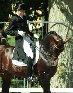 Thomas Sigtenbjerggaard and Nintendo in the warm up ring at the 2013 Danish Championships :: Photo © Veronica Starstone Merlin