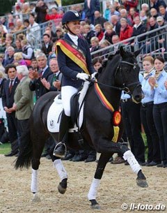 Andrea Muller-Kersten and Bieni Bo wint he 4-year old mare and gelding riding pony class