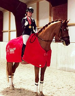 Jessica Nijpjes is thumb's up on Devil Diamant N at the 2013 KNHS Subli Championship