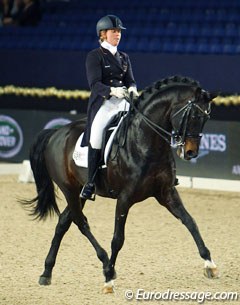 Joyce Heuitink on Wup (by Welt Hit II). The stallion has a very small piaffe and was unsteady in the contact, which led to an uneven passage and swinging tempi's, but the half passes were wonderful