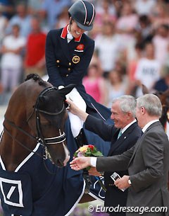 Valegro is interested in the flowers that the Deutsche Bank sponsor is offering to Charlotte