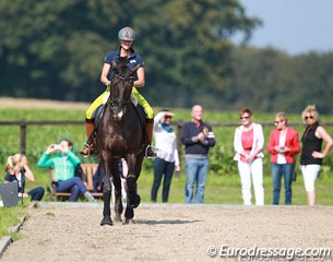 The New Zealand and Australian judges on their euro tour through Germany, here visiting Silvia Rizzo's Hof Marabunta in Bissendorf :: Photo © Astrid Appels