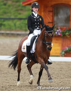 Laura Luyten on Nieuwmoeds Rudo