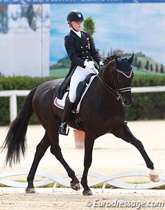 Carina Brynildsen and Shiraz Black at the 2014 European Junior Riders Championships :: Photo © Astrid Appels