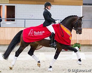 Jennifer Sekreve and Forty win the 4-year old divison at the 2014 KNHS Subli Championship :: Photo © Leanjo de Koster