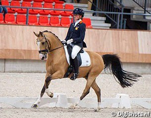 Febe van Zwambagt and Coco Jambo at the 2014 Dutch Indoor Pony Championships :: Photo © Digishots.nl