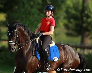 Patricia Arroyo schooling Don Perignon