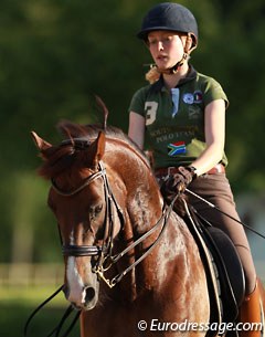 Leonie Richter schooling Babylon