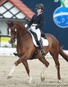 Daria Suchshinskaya on Vino