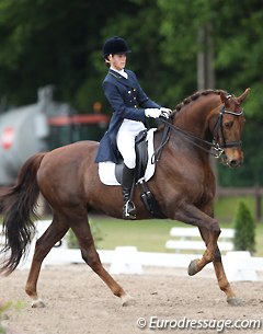 Isabel Giart on Nemo at the 2014 CDI Kapellen :: Photo © Astrid Appels