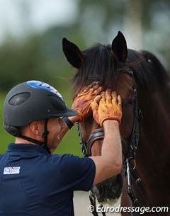 Steffe gives Legolas a nice rub after their ride