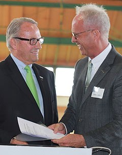 David Hunt (GBR), President of the International Dressage Trainers Club (IDTC), pictured left, and Trond Asmyr, FEI Dressage Director, signed the Memorandum of Understanding on behalf of their respective organisations.