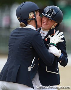 Kirsten Brouwer gets a kiss from team mate Gerdine Maree
