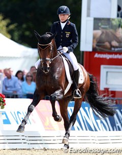 German Ingrid Klimke struggled to get the distracted stallion Franziskus on the job. The stallion got very wide behind in the extensions and wings the front legs. The walk didn't happen today and it made them drop in the ranking