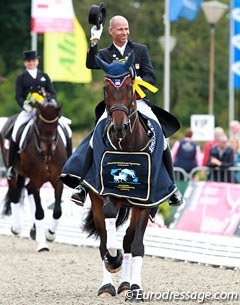 Steffen Peters and Legolas win the Grand Prix at the 2014 CDI Verden :: Photo © Astrid Appels