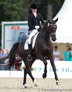 Marita Pundsack and the Belgian owned QC Flamboyant (by Fidertanz x De Niro) had some issues with the flying changes but the walk was outstanding. The horse got uneven in the trot extensions