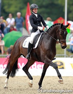 Swedish Anna Svanberg on Revolution (by Skovens Rafael x Furst Heinrich). Svanberg beautifully presented this horse. He does not have the longest frontleg but is a sweet mover