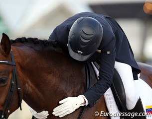 Irina Moleiro de Muro gives her horse a big hug