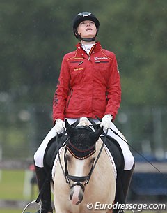 Helen's twin sister Linda Erbe checks out the rain when she begins her warm up on Dujardin B