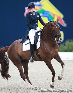 Skylar Bos on Bellalena