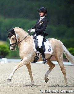 Linda Erbe on Dujardin B