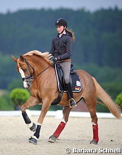 Semmieke Rothenberger schooling Paso Double in the sun