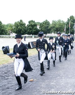 The prize giving ceremony and lap of honour for the World cup class with Marcela Krinke-Susmelj in the lead