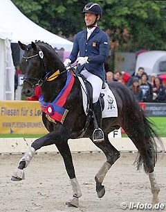 Borja Carrascosa and Hof Kasselmann's Fior (by Furstenball) at the 2015 Oldenburg Regional Championships in Rastede :: Photo © LL-foto