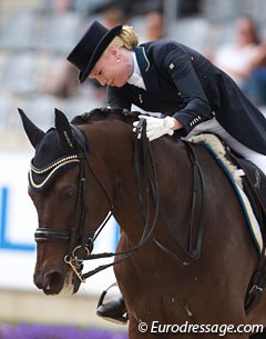 Sanna Nilsson gives Lennox a big pat