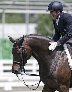 Cesar Parra pats Fashion Designer OLD after a successful ride :: Photo © Stacey Lynn