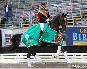 Ann Kathrin Pohlmeier and Lordswood Dancing Diamond at the 2016 Bundeschampionate :: Photo © LL-foto