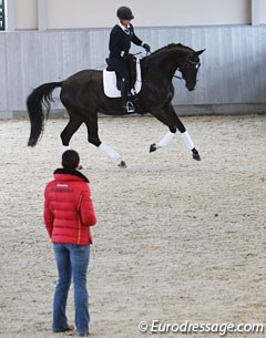 Monica Theodorescu supervising the training of Isabell Werth, here on the 4-year old Hanoverian mare Superb :: Photo © Astrid Appels