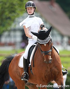 German Caroline Locklair warming up Coop Royal for the Children's Nations' Cup at the 2016 CDIO-PJYR Hagen :: Photo © Astrid Appels