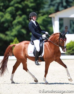 Michaela Navrsted on Gee Gee